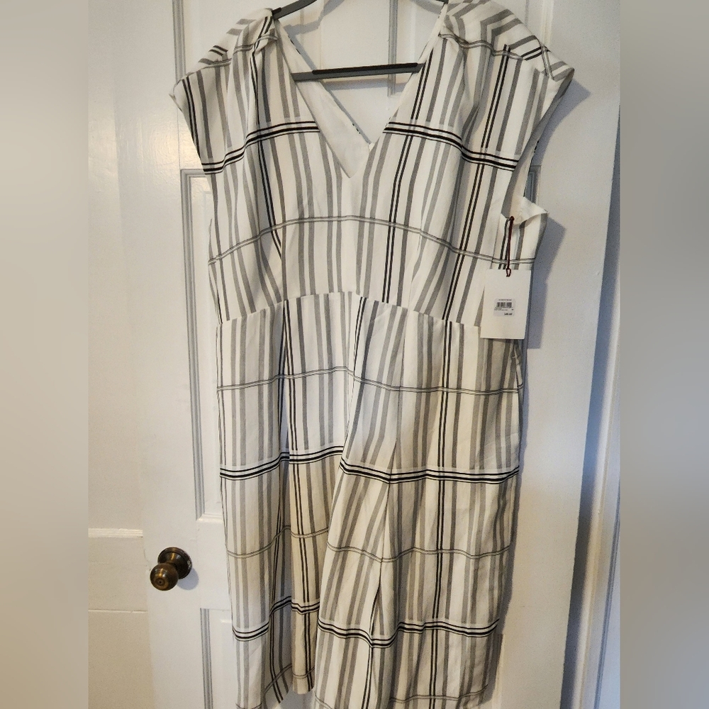 Size 18 Lewit Dress, white with black plaid